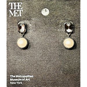 THE MET- DIAMOND & PEARL DROP EARRINGS⚪️🖤💎 **NEW🏷️🔖**